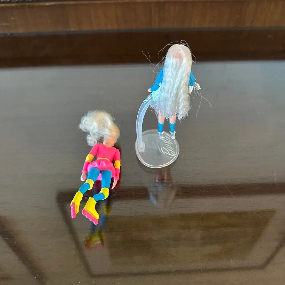 Mattel Barbie World's Smallest Barbie Mini Dolls Roller Skating Silver Dress